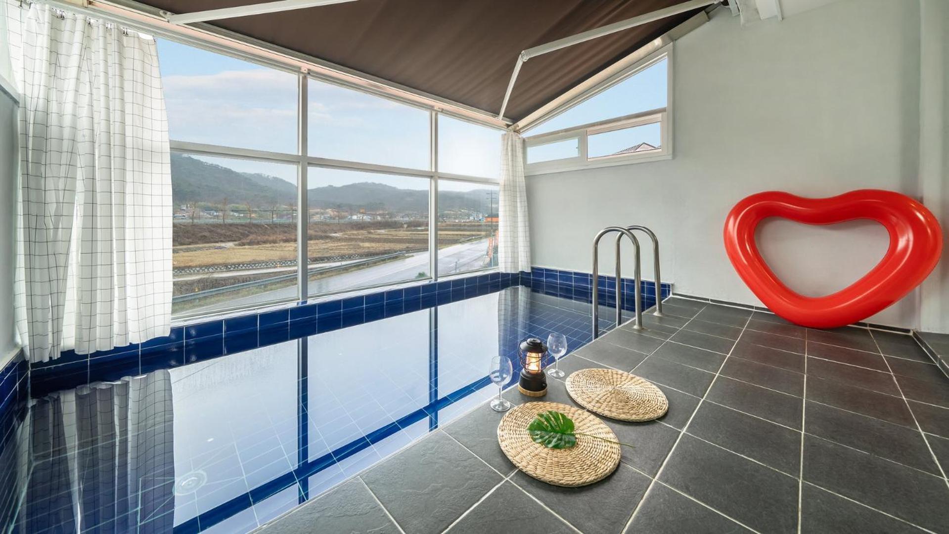 Gyeongju Modern Pool Villa Room photo