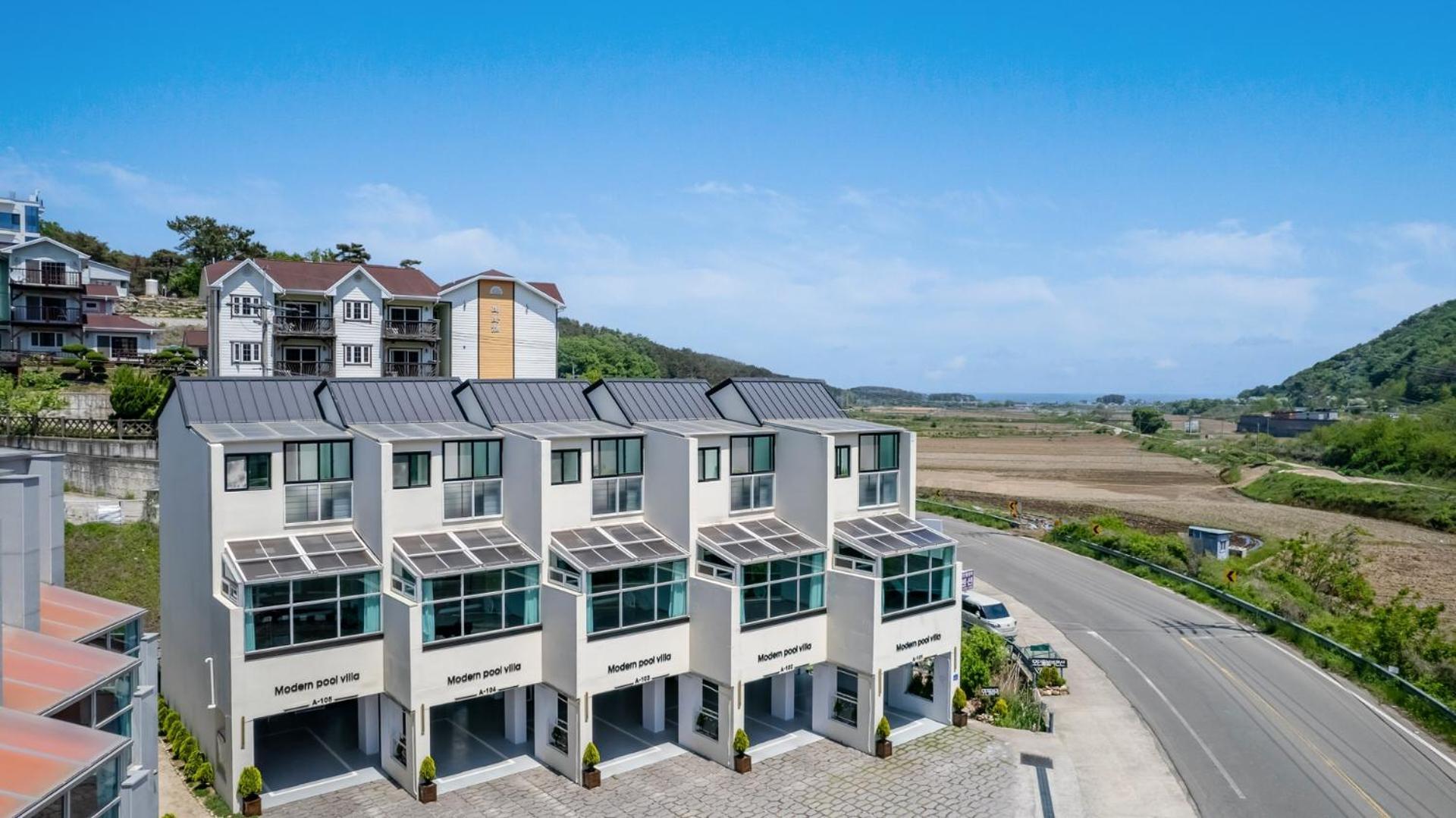 Gyeongju Modern Pool Villa Exterior photo